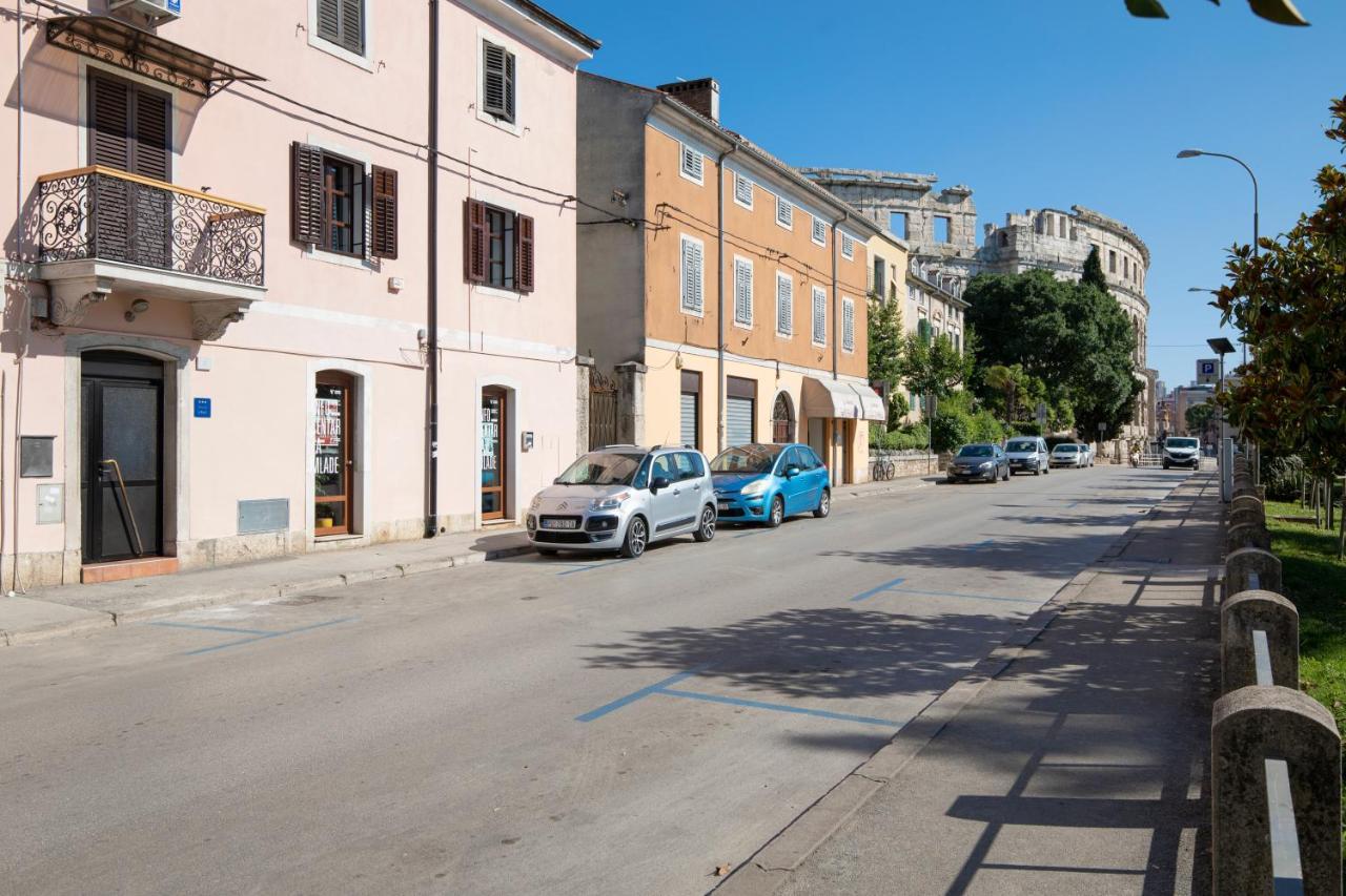 Twins Amphitheatre Apartments Pula Exterior photo